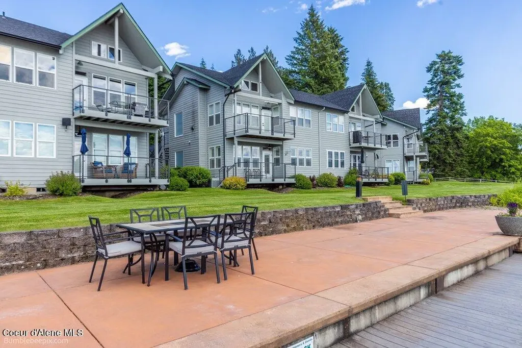 46700 E Highway 200 Hope ID 83836