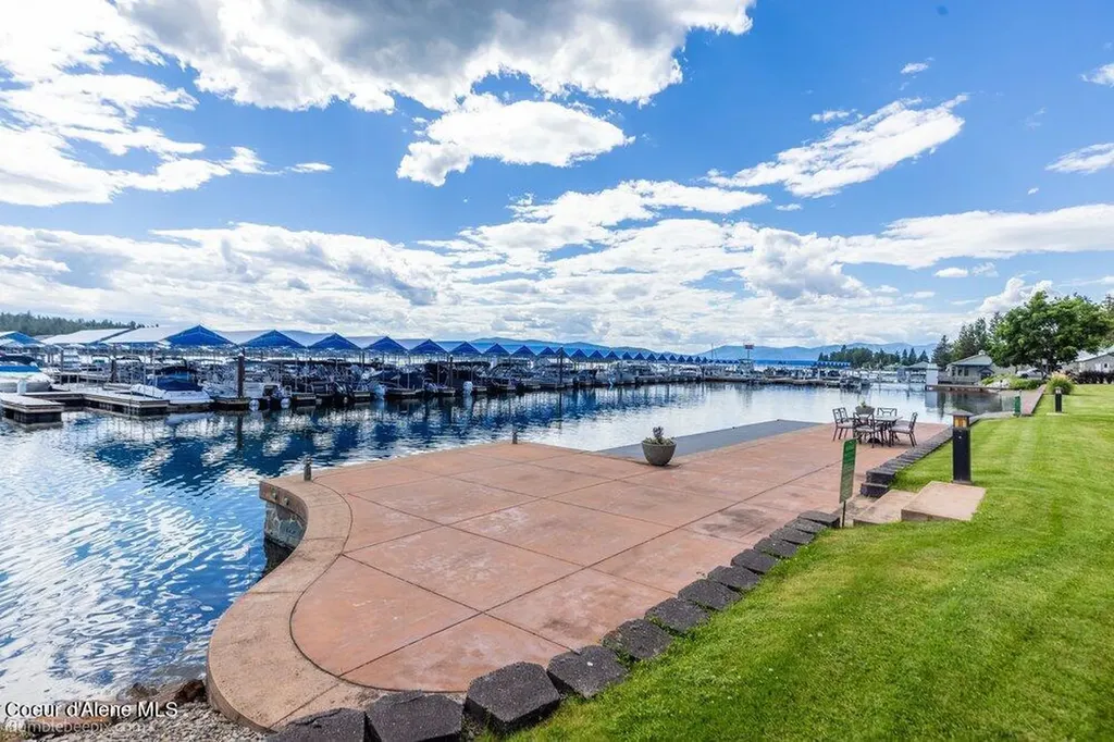 46700 E Highway 200 Hope ID 83836