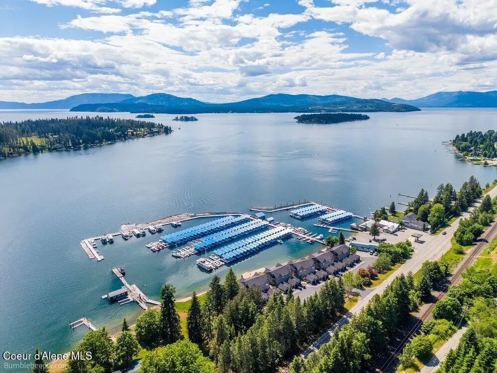 46700 E Highway 200 Hope ID 83836