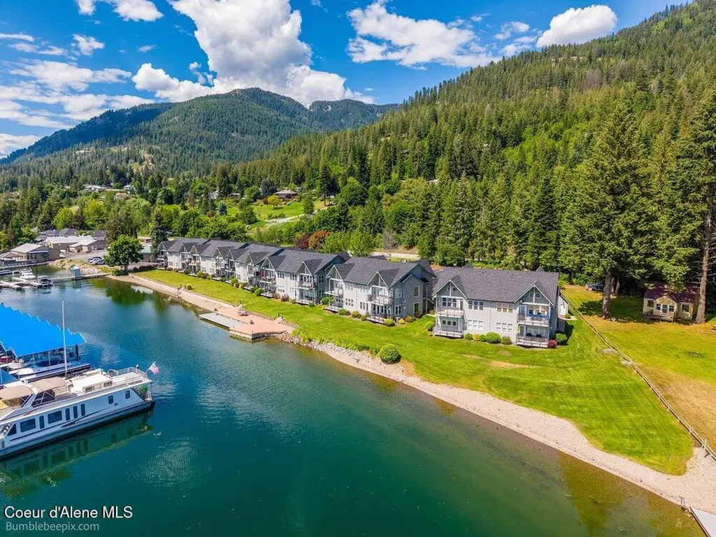 46700 E Highway 200 Hope ID 83836