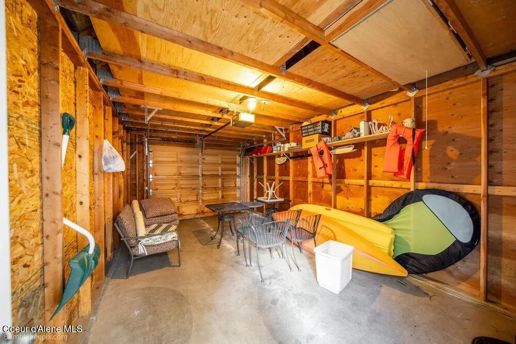 46700 E Highway 200 Hope ID 83836