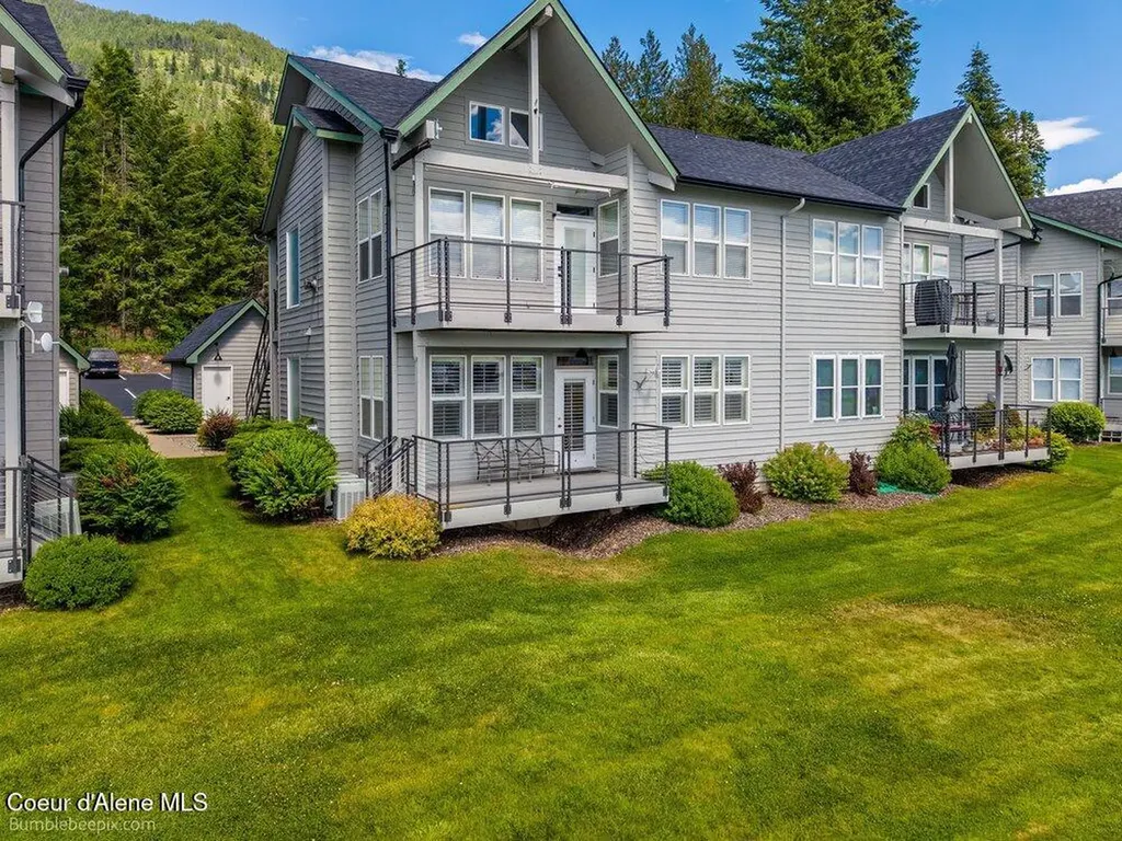46700 E Highway 200 Hope ID 83836