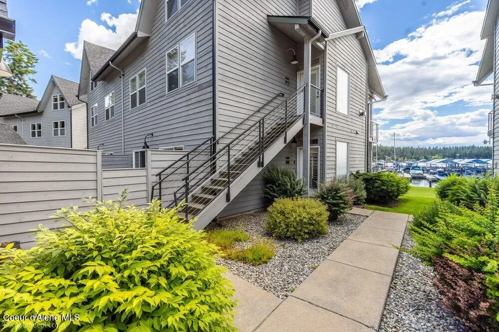 46700 E Highway 200 Hope ID 83836
