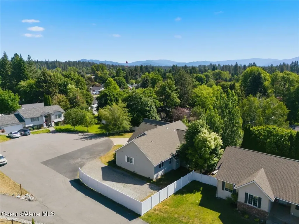 10132 N Zack Court Hayden ID 83835