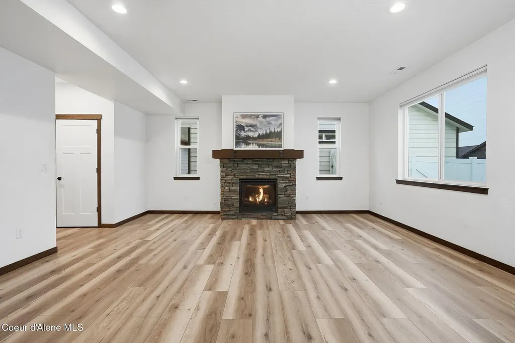 8323 W Splitrail Avenue Rathdrum ID 83858