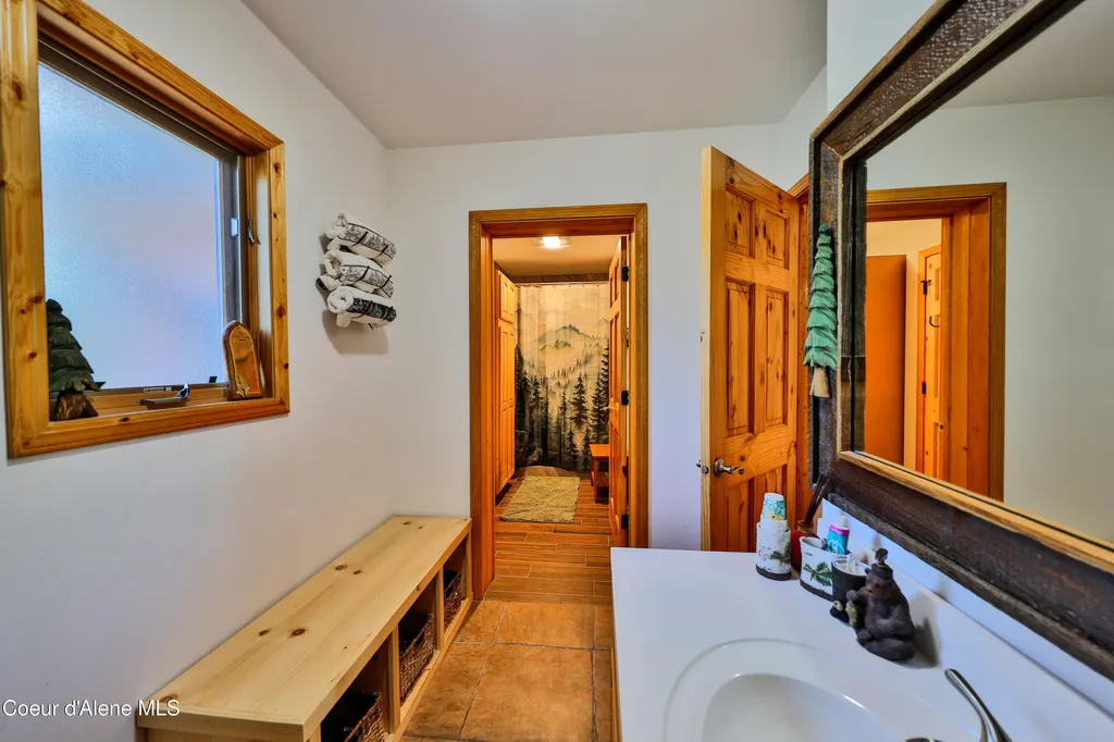 19257 N Ella Road Rathdrum ID 83858