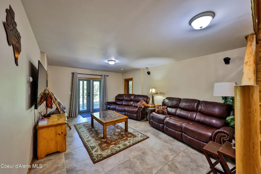 19257 N Ella Road Rathdrum ID 83858
