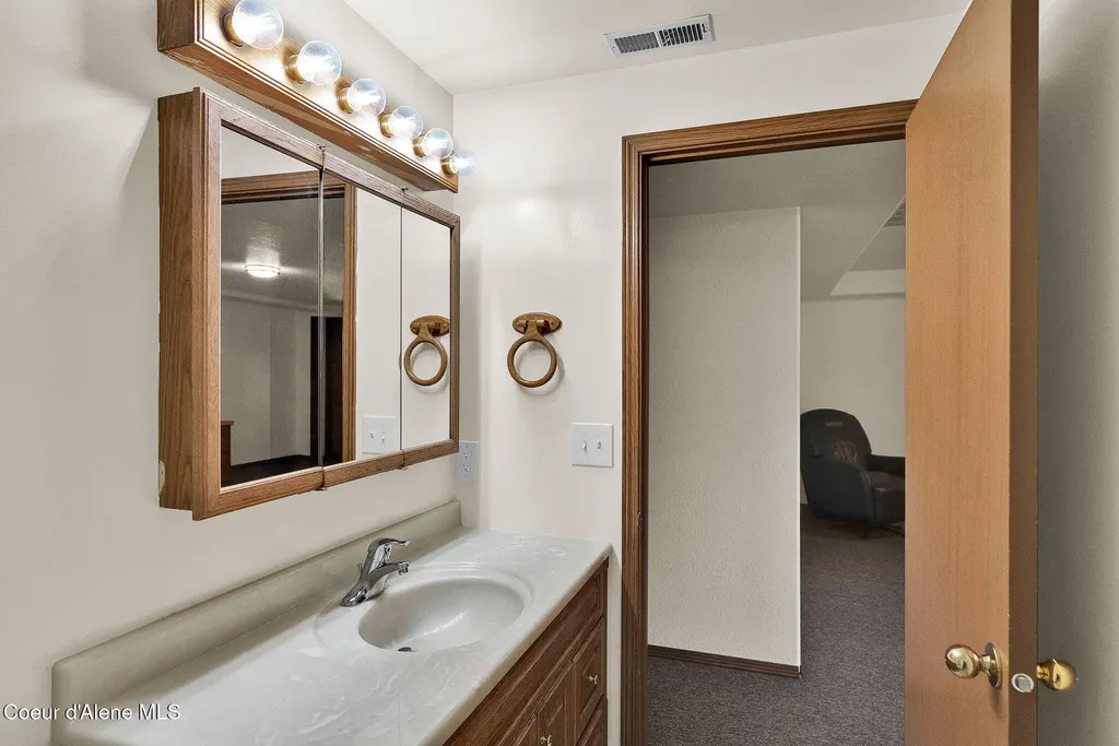 8868 N Davis Circle Hayden ID 83835