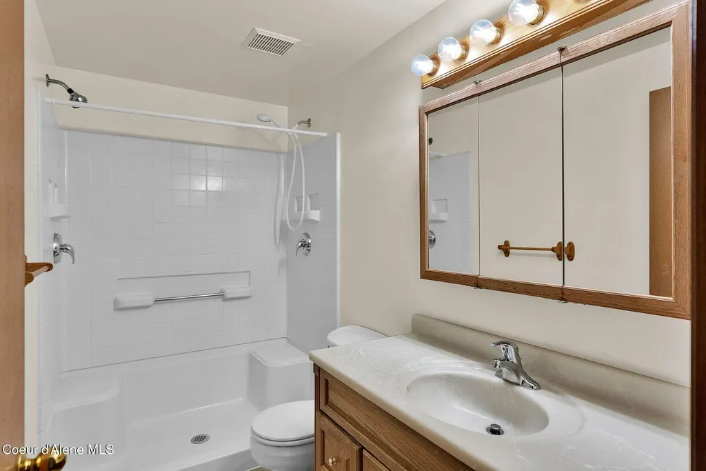 8868 N Davis Circle Hayden ID 83835