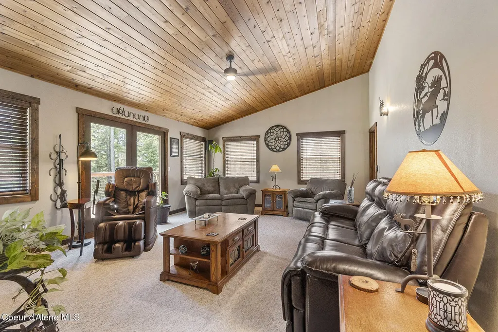 4684 E Wildlife Trail Hayden ID 83835