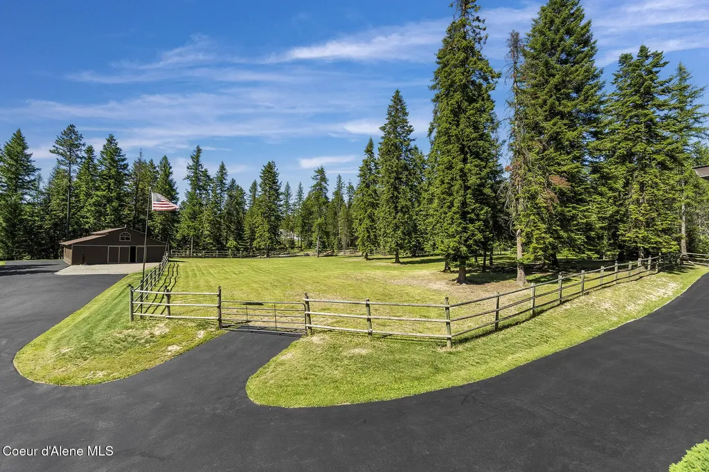 4684 E Wildlife Trail Hayden ID 83835
