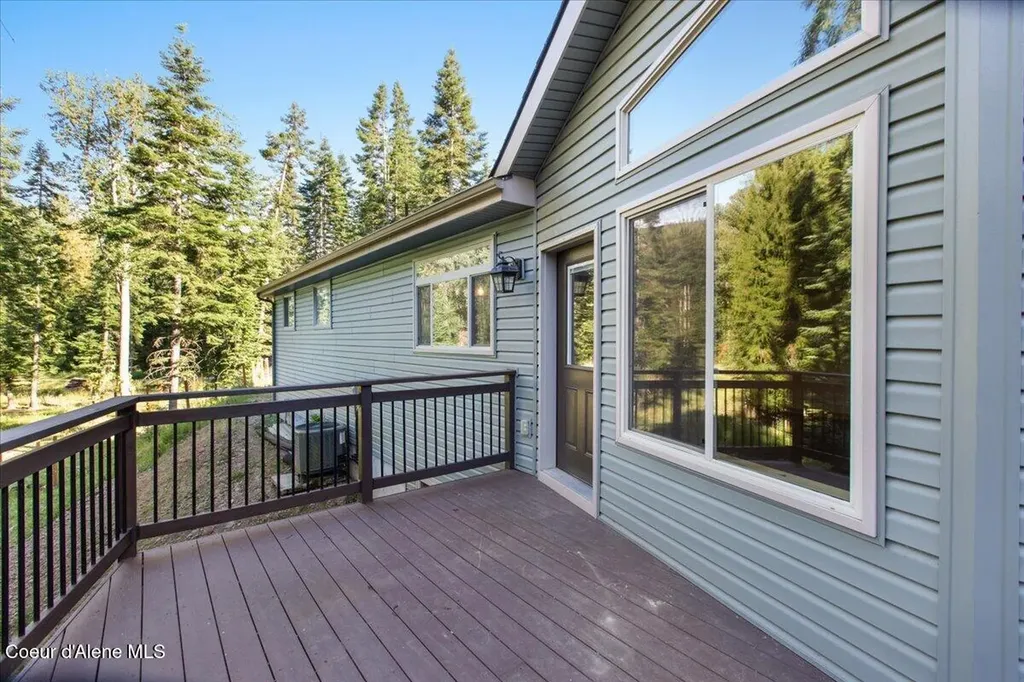 17727 S Bull Run Road Cataldo ID 83810