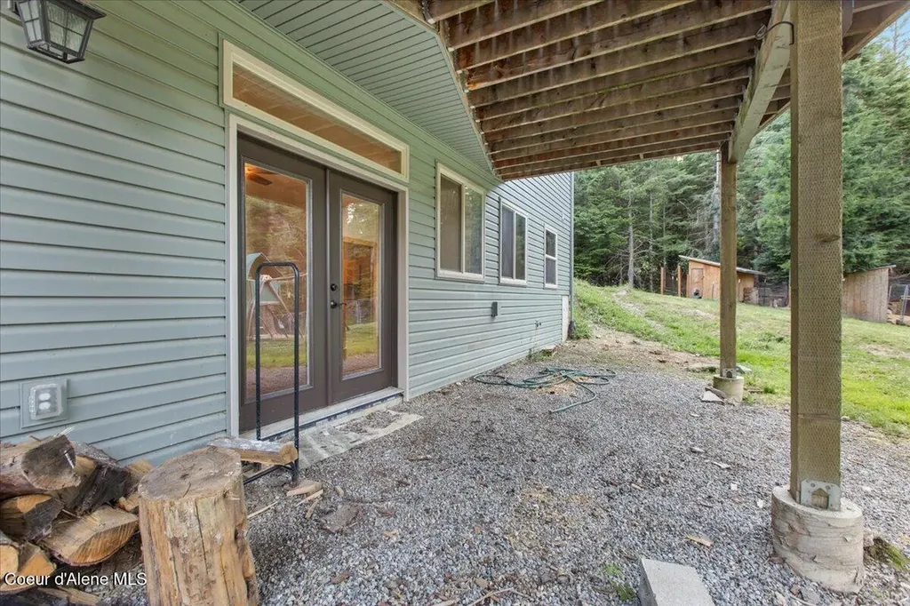17727 S Bull Run Road Cataldo ID 83810