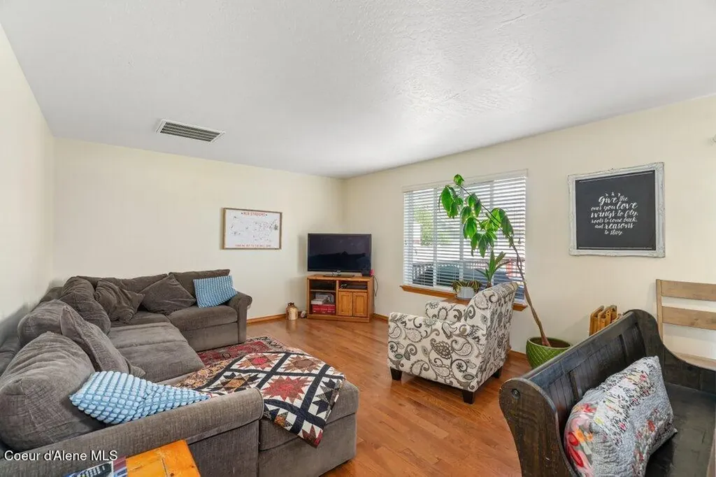 3050 E Thrush Drive Post Falls ID 83854