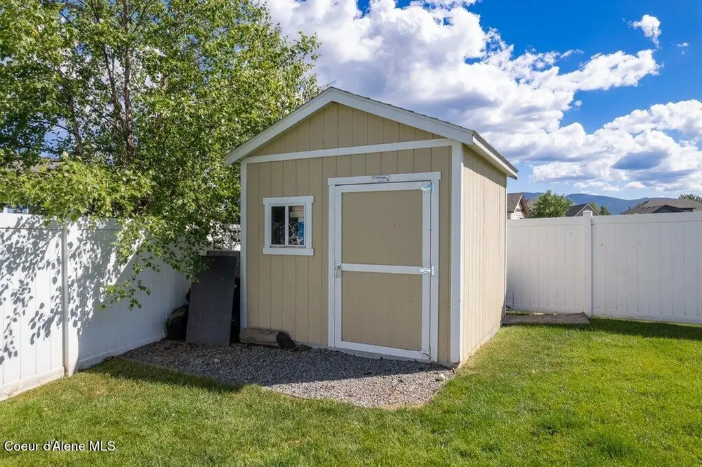 3050 E Thrush Drive Post Falls ID 83854