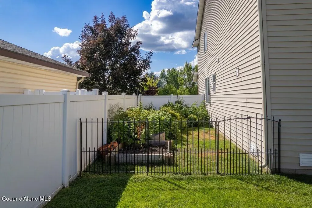 3050 E Thrush Drive Post Falls ID 83854