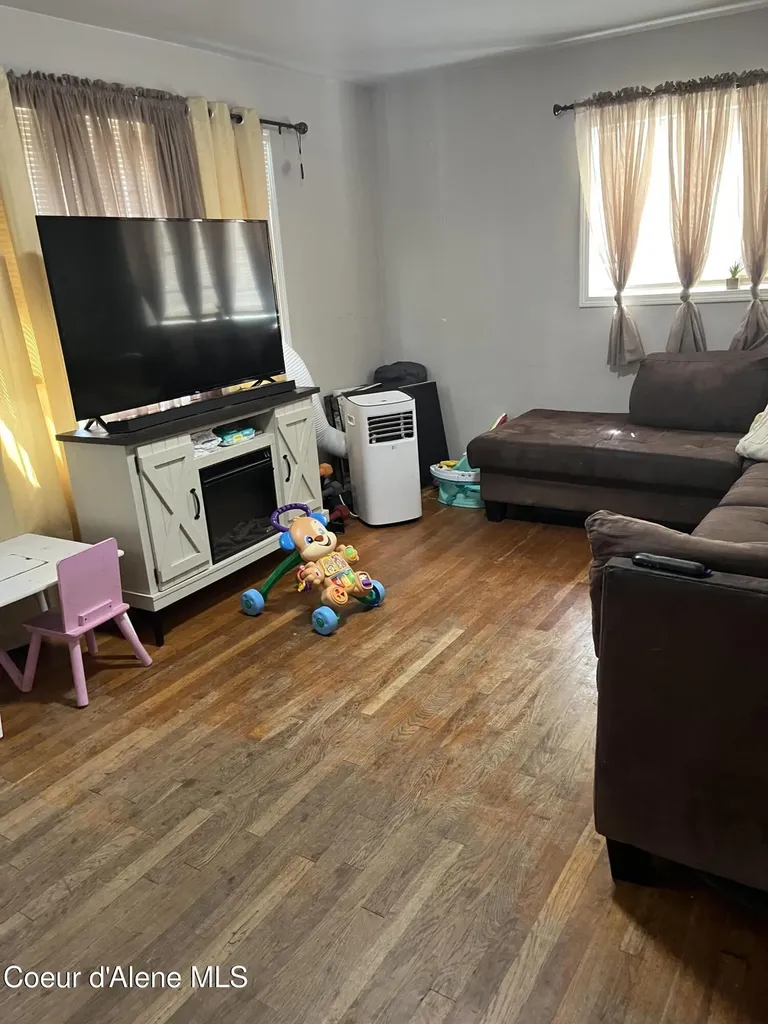 112 E 1st Avenue Smelterville ID 83868