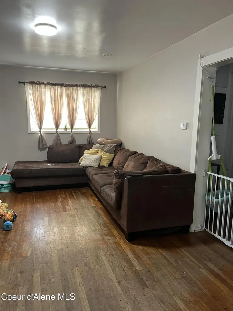 112 E 1st Avenue Smelterville ID 83868