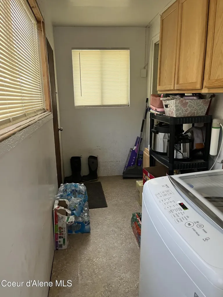 112 E 1st Avenue Smelterville ID 83868