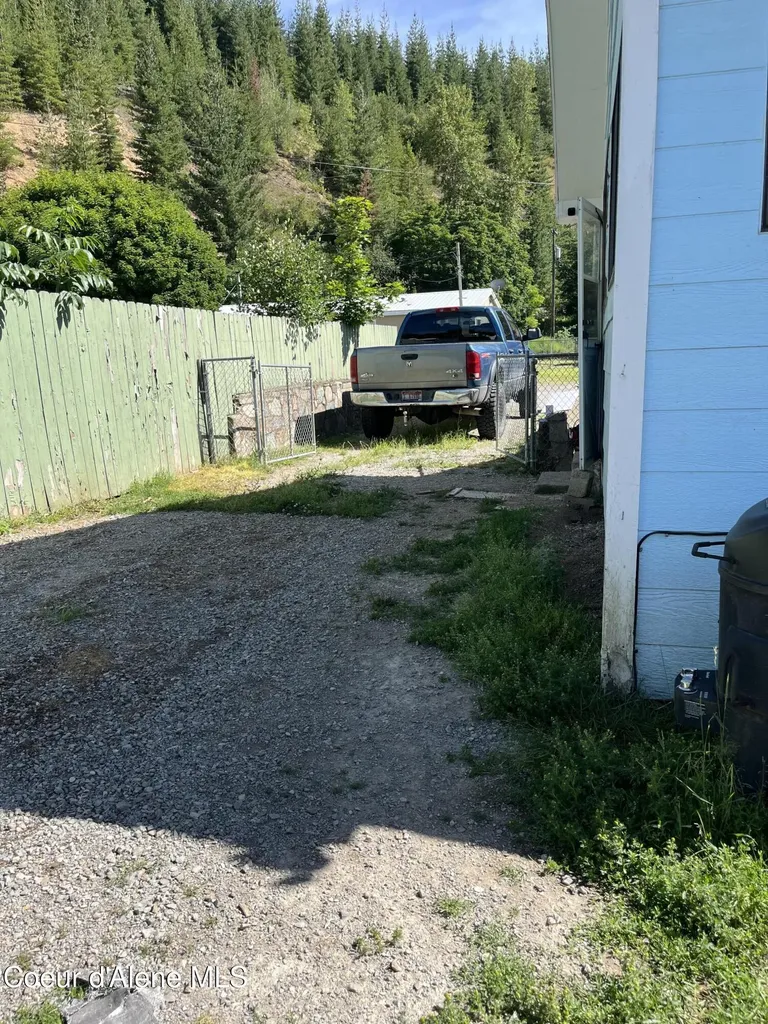 112 E 1st Avenue Smelterville ID 83868