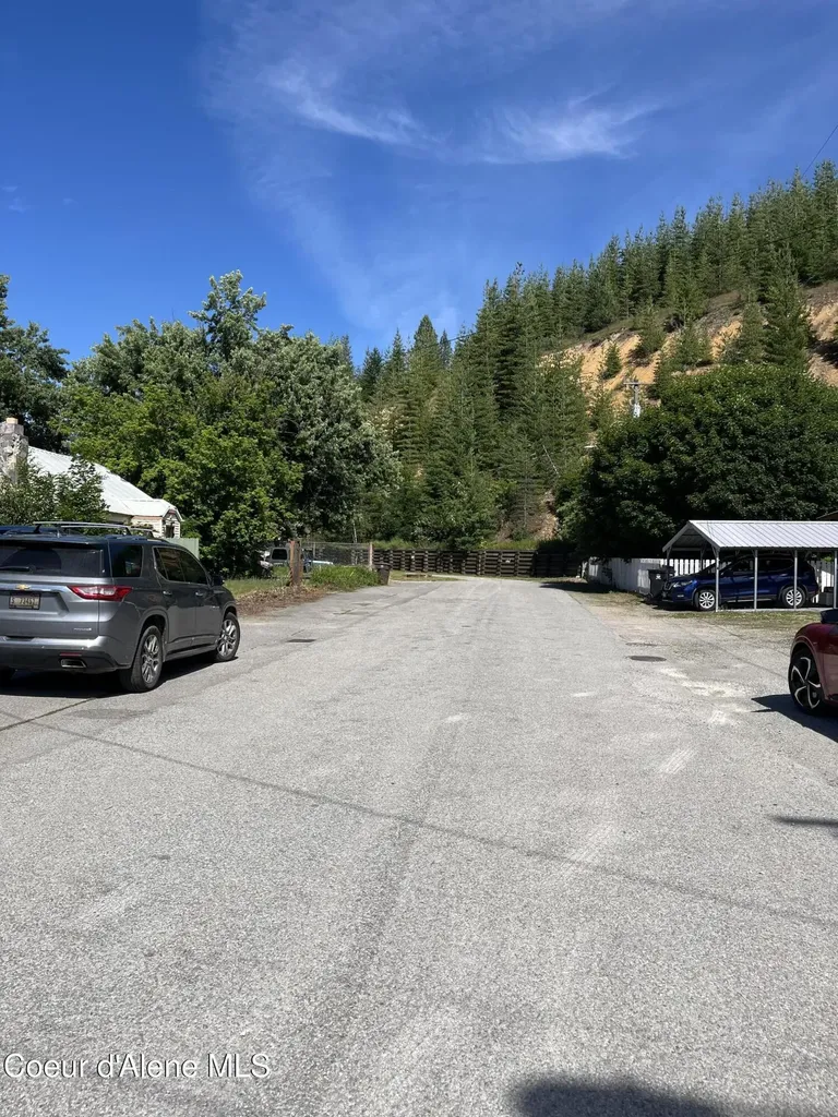 112 E 1st Avenue Smelterville ID 83868
