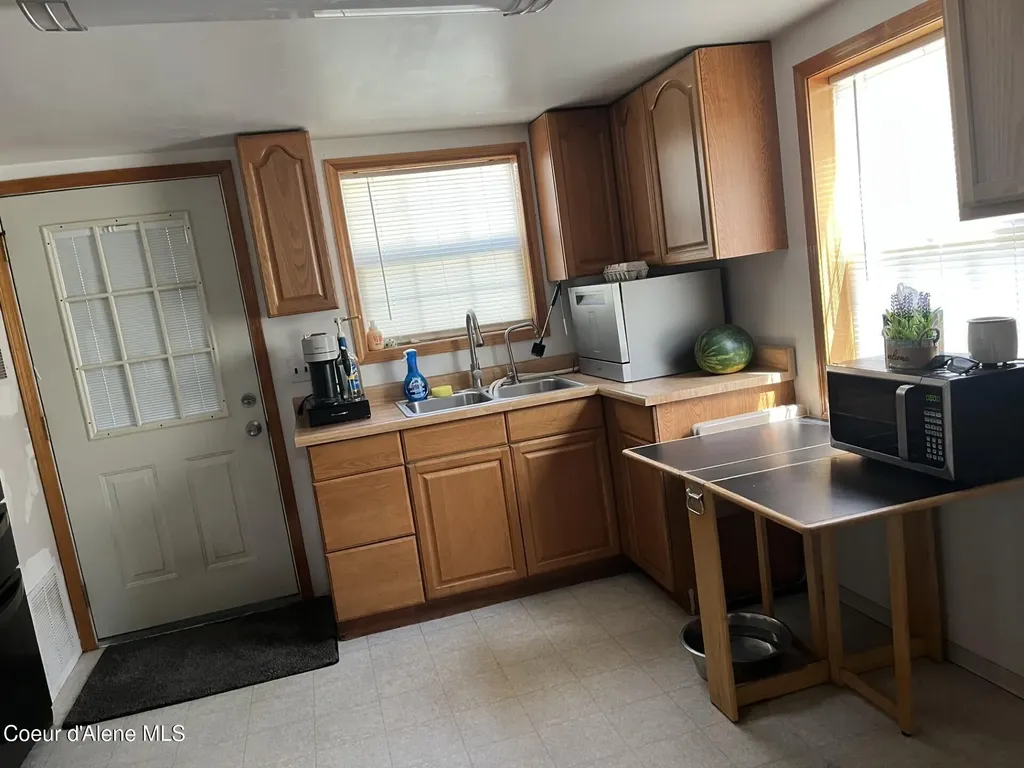 112 E 1st Avenue Smelterville ID 83868