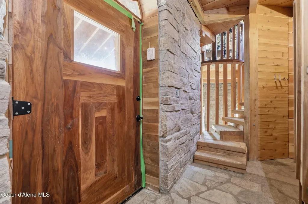 1018 Mogul Hill Road Sandpoint ID 83864