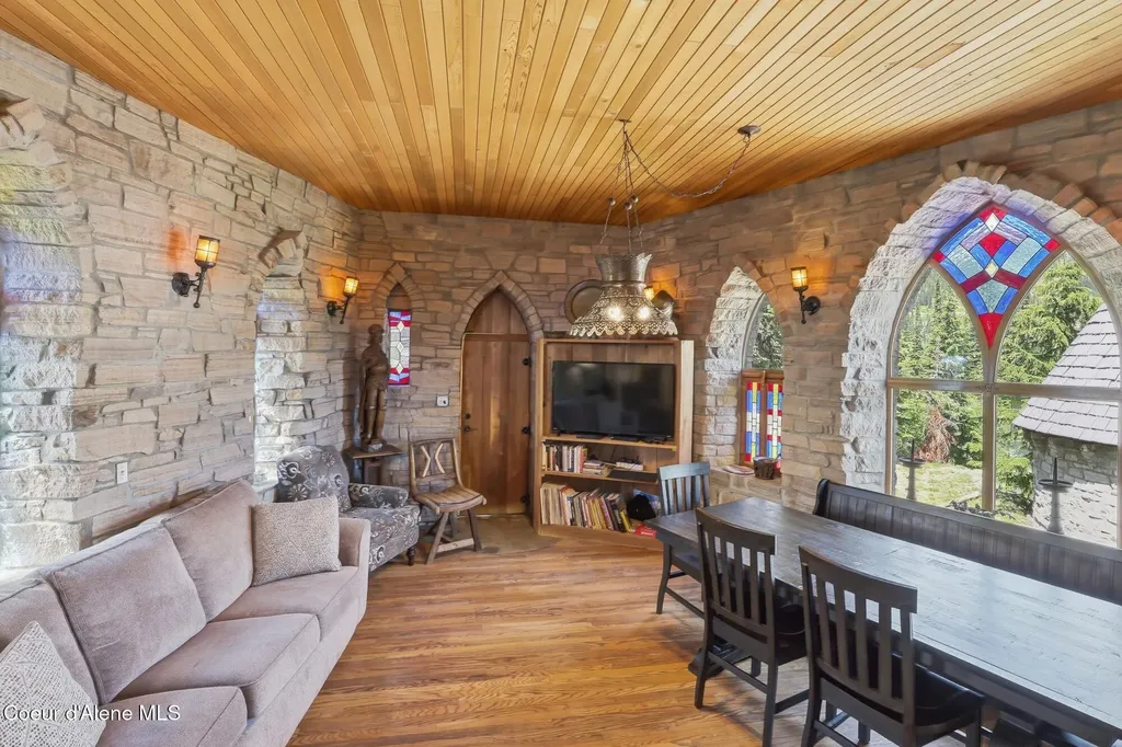 1018 Mogul Hill Road Sandpoint ID 83864