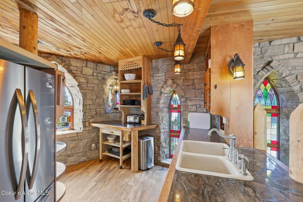 1018 Mogul Hill Road Sandpoint ID 83864