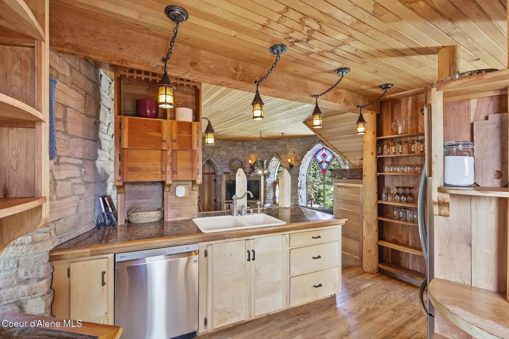 1018 Mogul Hill Road Sandpoint ID 83864