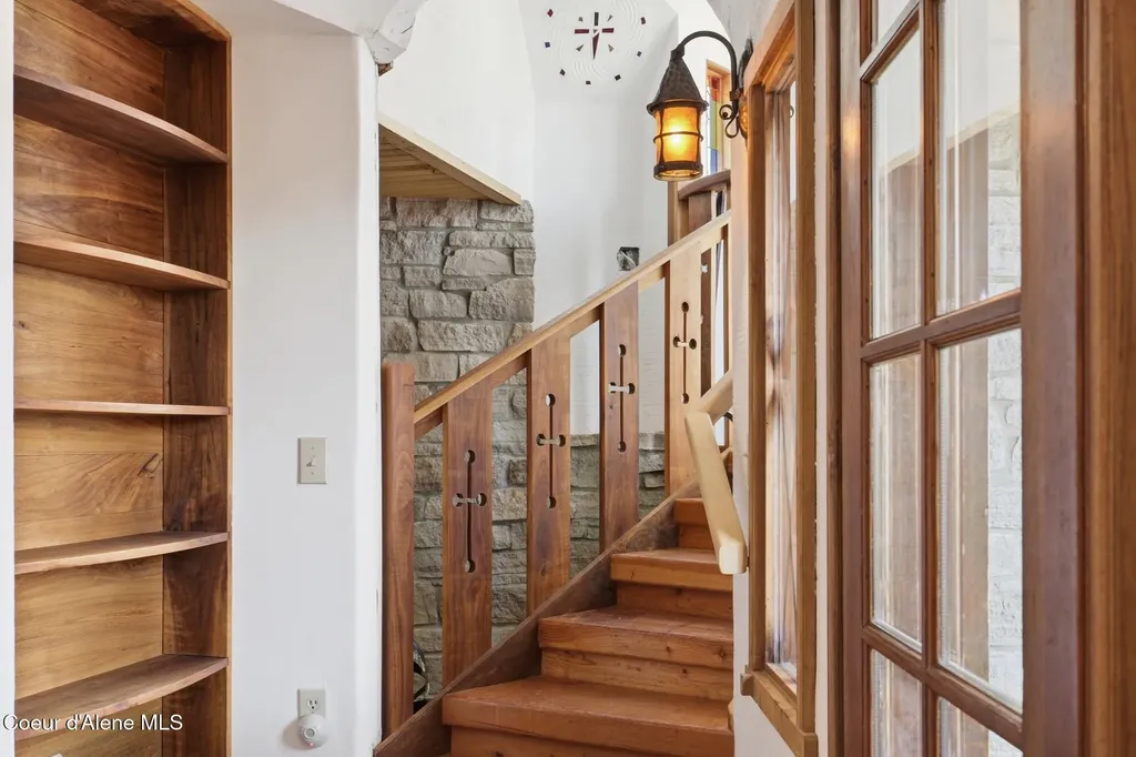 1018 Mogul Hill Road Sandpoint ID 83864