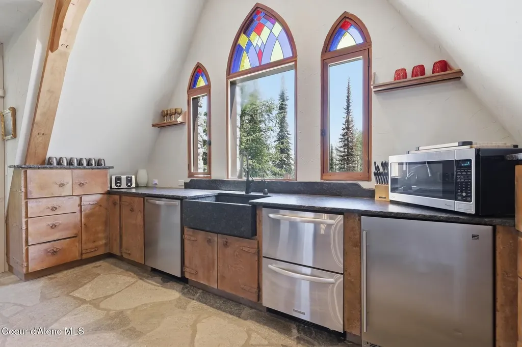 1018 Mogul Hill Road Sandpoint ID 83864
