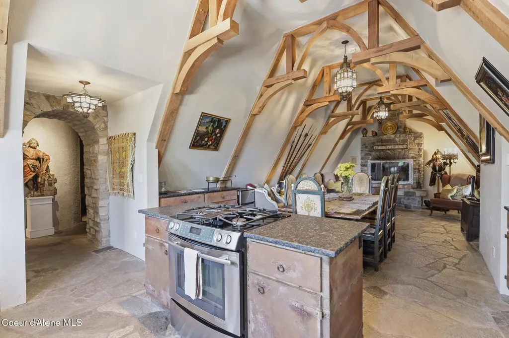 1018 Mogul Hill Road Sandpoint ID 83864