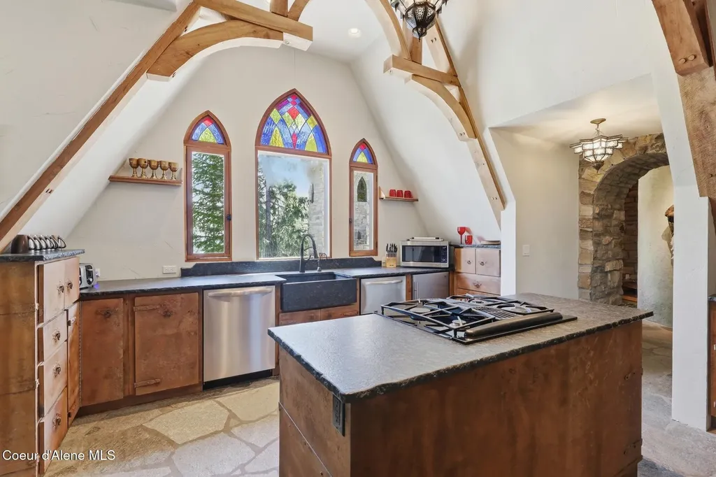 1018 Mogul Hill Road Sandpoint ID 83864