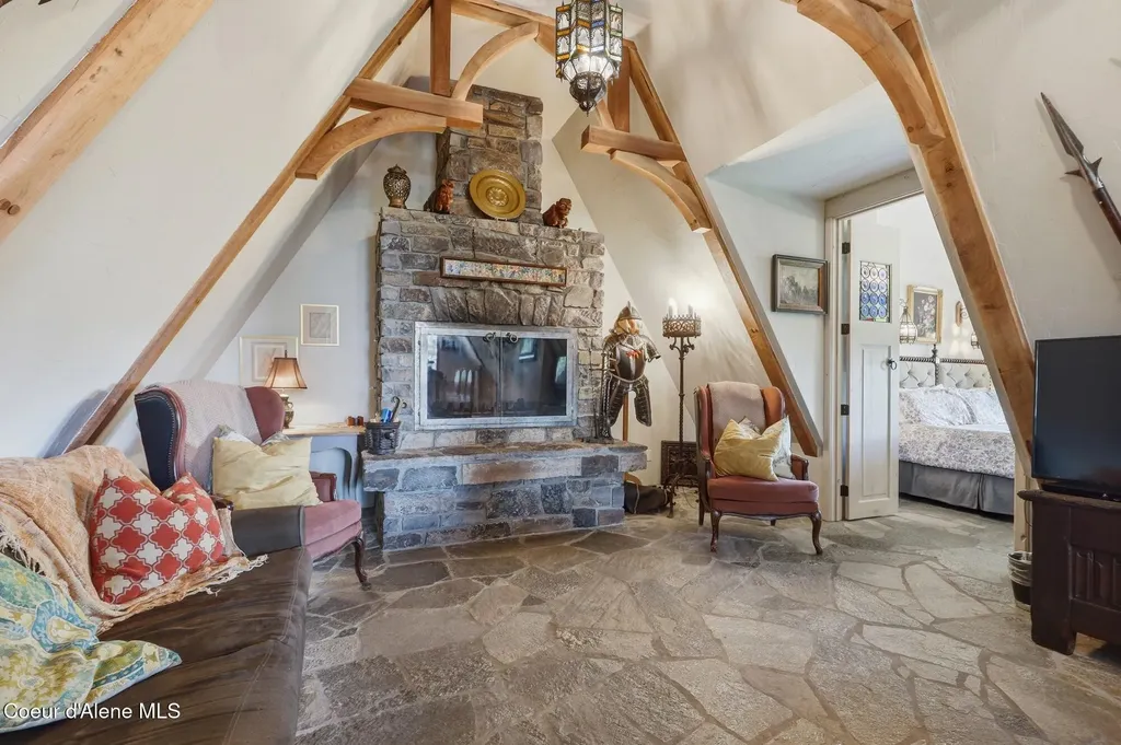 1018 Mogul Hill Road Sandpoint ID 83864