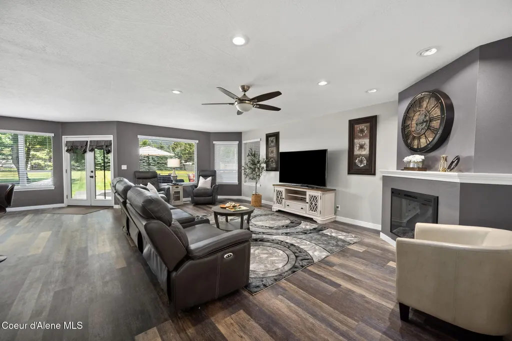 6928 N 4th Street Dalton Gardens ID 83815