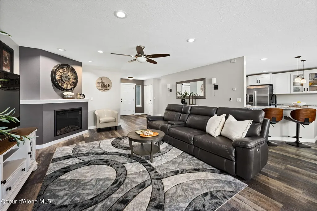 6928 N 4th Street Dalton Gardens ID 83815