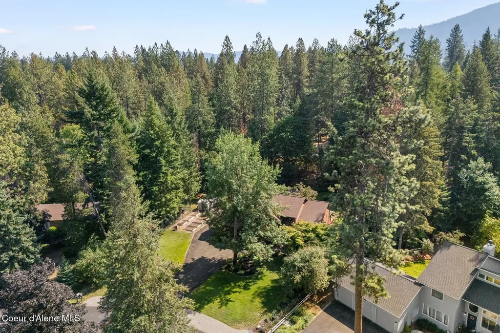 9737 N Circle Drive Hayden ID 83835