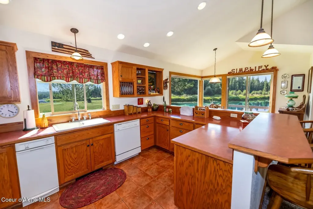 5653 Gleason Mcabee Falls Road Priest River ID 83856