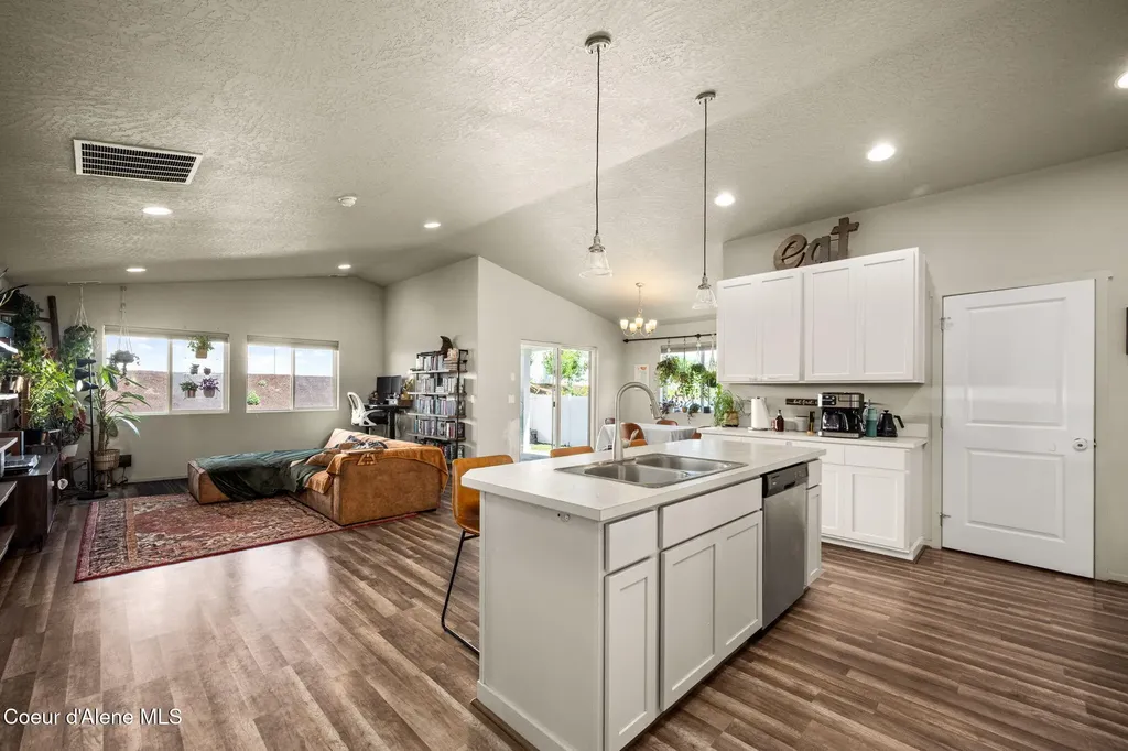 9852 N Berkshire Street Hayden ID 83835