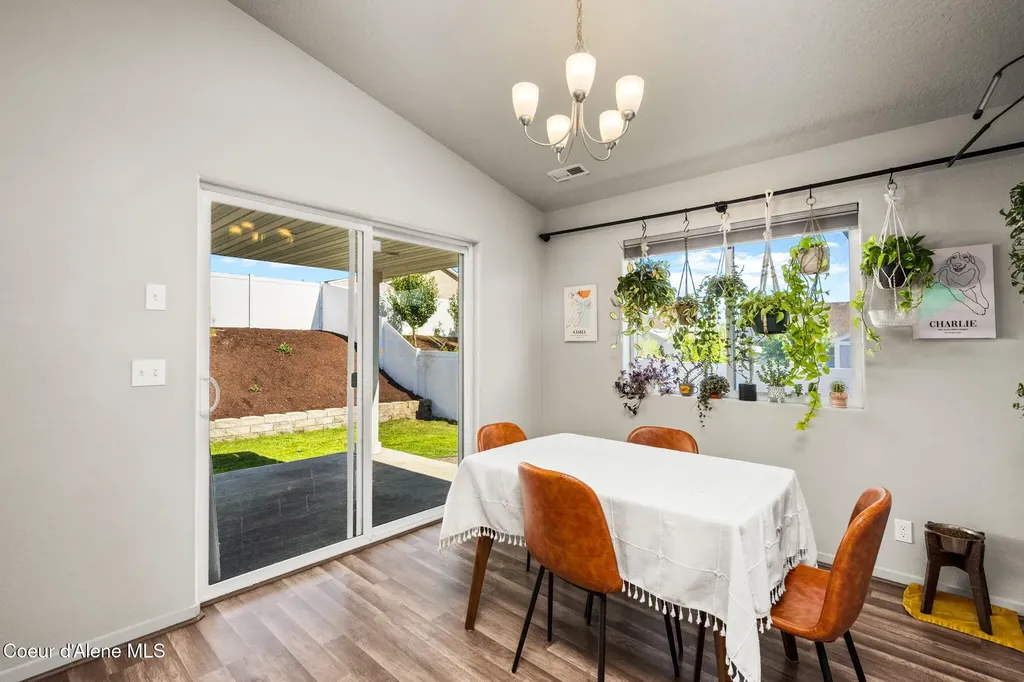 9852 N Berkshire Street Hayden ID 83835