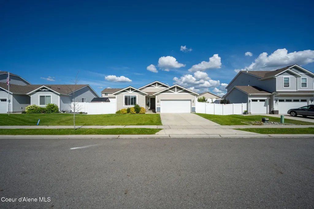 9852 N Berkshire Street Hayden ID 83835