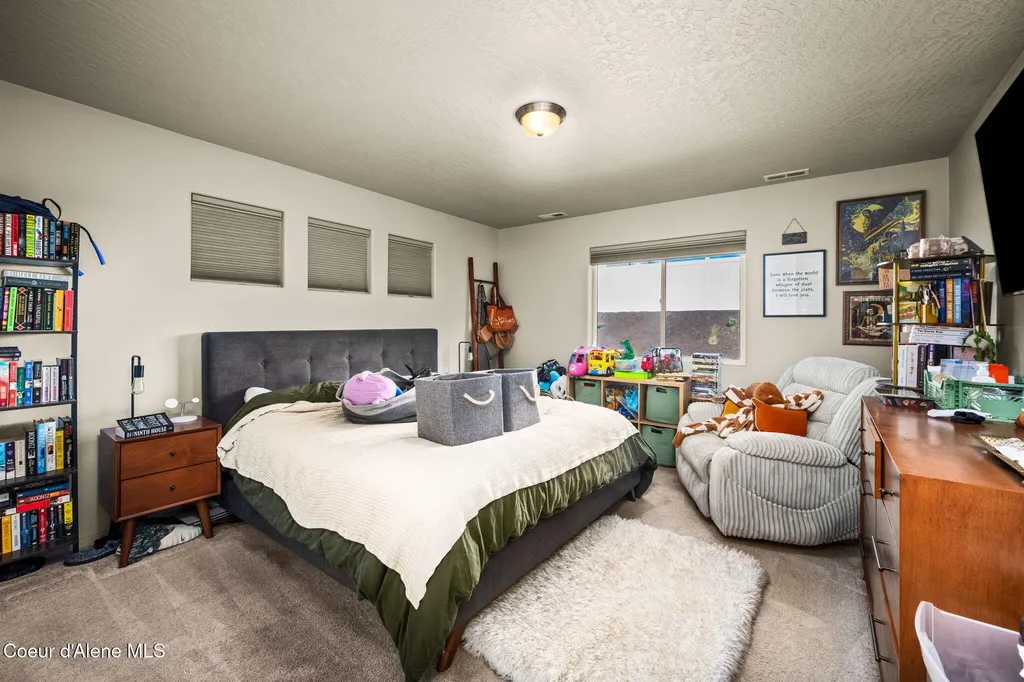 9852 N Berkshire Street Hayden ID 83835