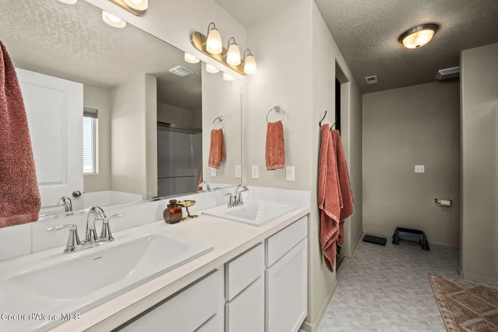 9852 N Berkshire Street Hayden ID 83835