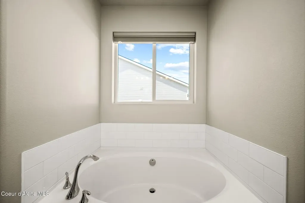 9852 N Berkshire Street Hayden ID 83835