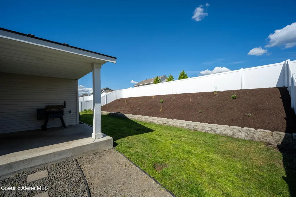 9852 N Berkshire Street Hayden ID 83835