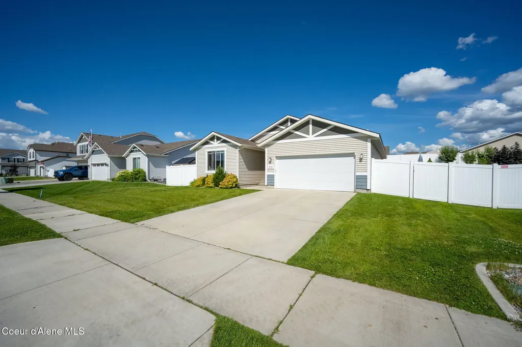 9852 N Berkshire Street Hayden ID 83835