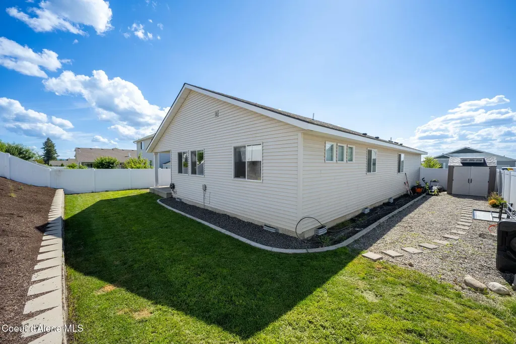 9852 N Berkshire Street Hayden ID 83835