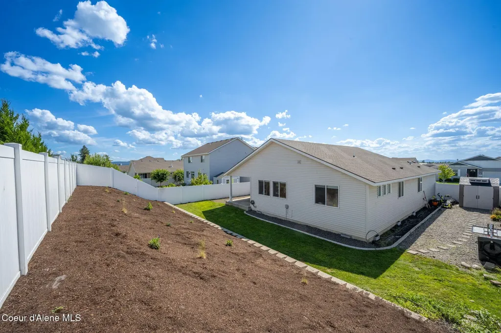 9852 N Berkshire Street Hayden ID 83835