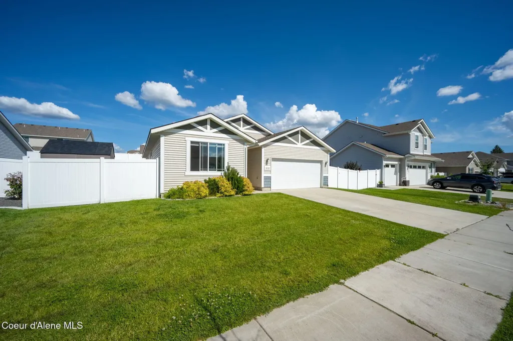 9852 N Berkshire Street Hayden ID 83835